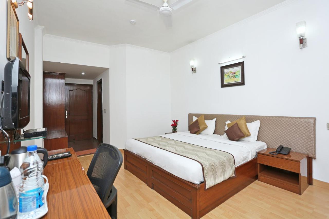 Hotel Windsor Castle Cyber City Ґурґаон Екстер'єр фото