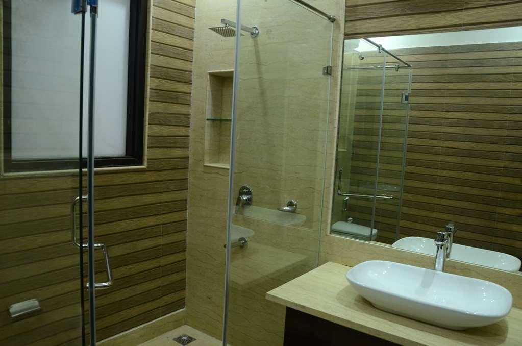Hotel Windsor Castle Cyber City Ґурґаон Номер фото