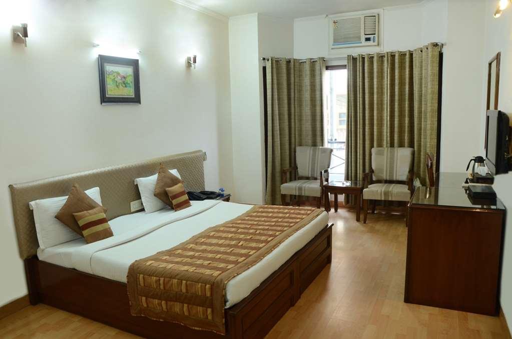 Hotel Windsor Castle Cyber City Ґурґаон Номер фото