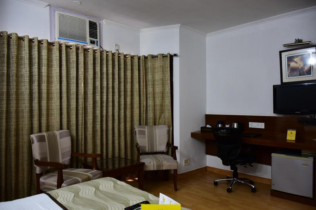 Hotel Windsor Castle Cyber City Ґурґаон Екстер'єр фото
